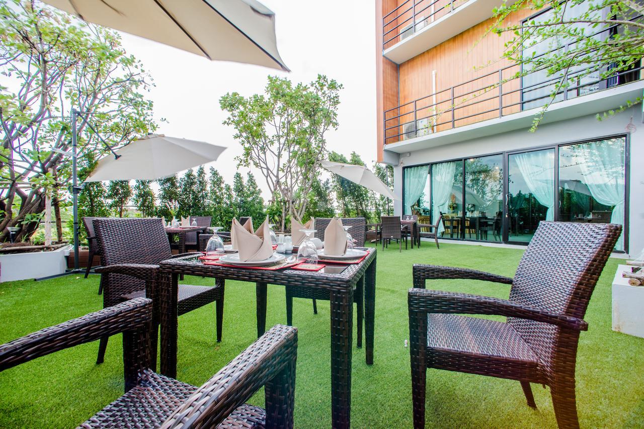 D11 Hotel Phitsanulok Exterior photo